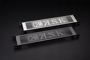 シルバー / ブラック