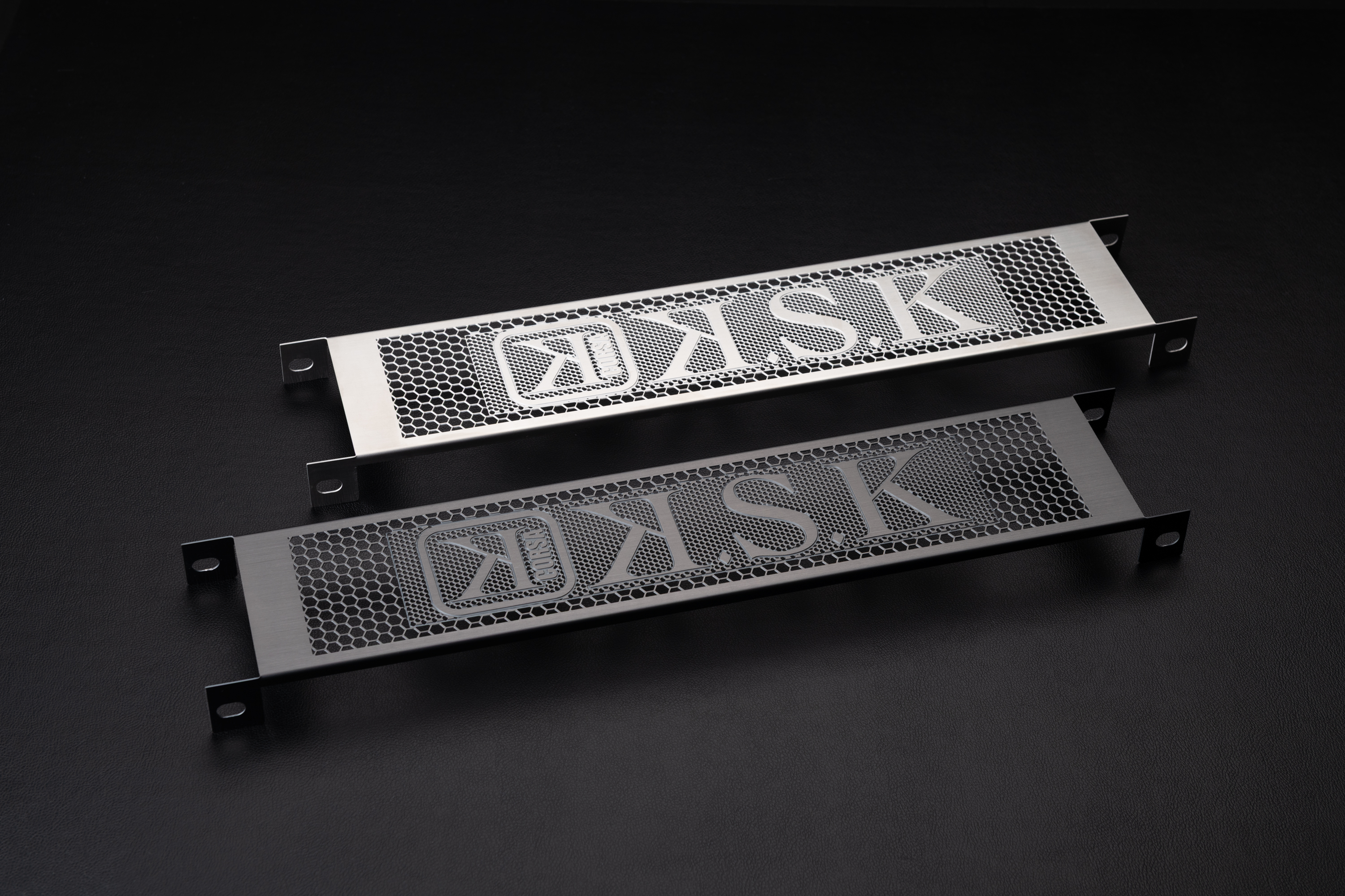 シルバー / ブラック